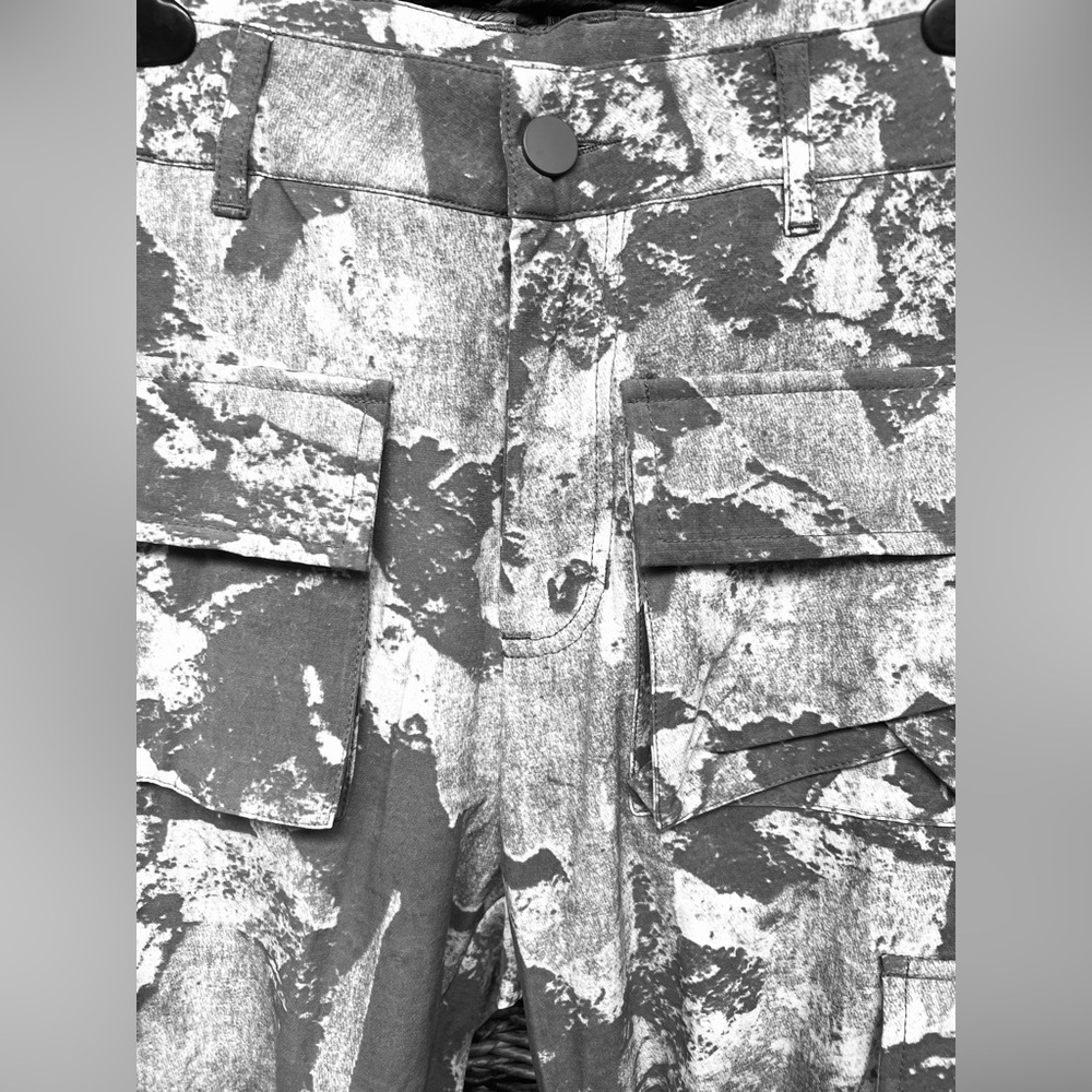 Sample Industries, Men's Camouflage Cargo Pants‎ with straps, Size: Small - Picture 3 of 6